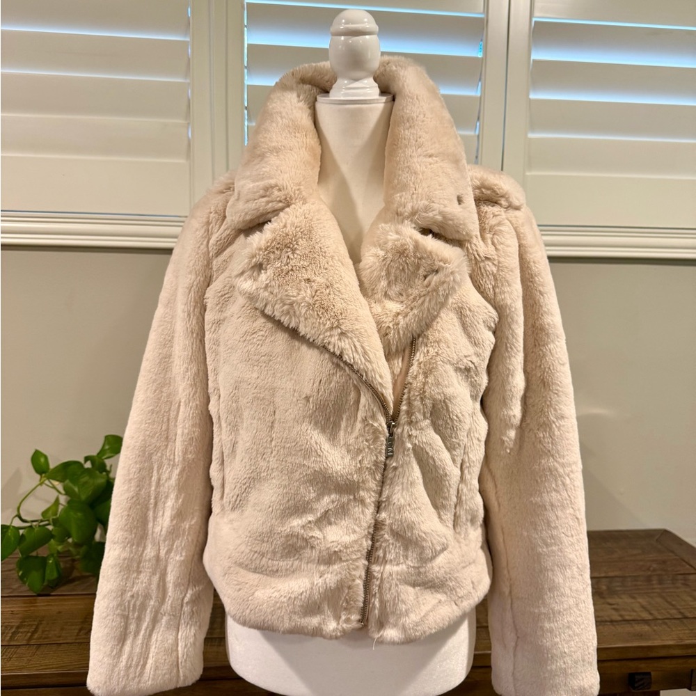 NWOT Catherine Malandrino Cream Faux Fur Puffer Jacket